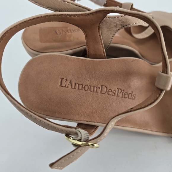 L'Amour des Pieds Idelle T-Strap Wedge beige Sandal 7.5 - Picture 7 of 11